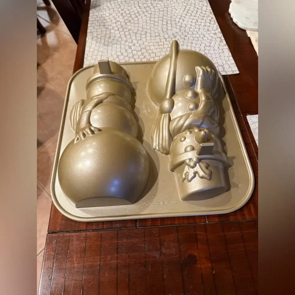 Williams-Sonoma Nordic Ware Snowman Cake Pan NEW Christmas